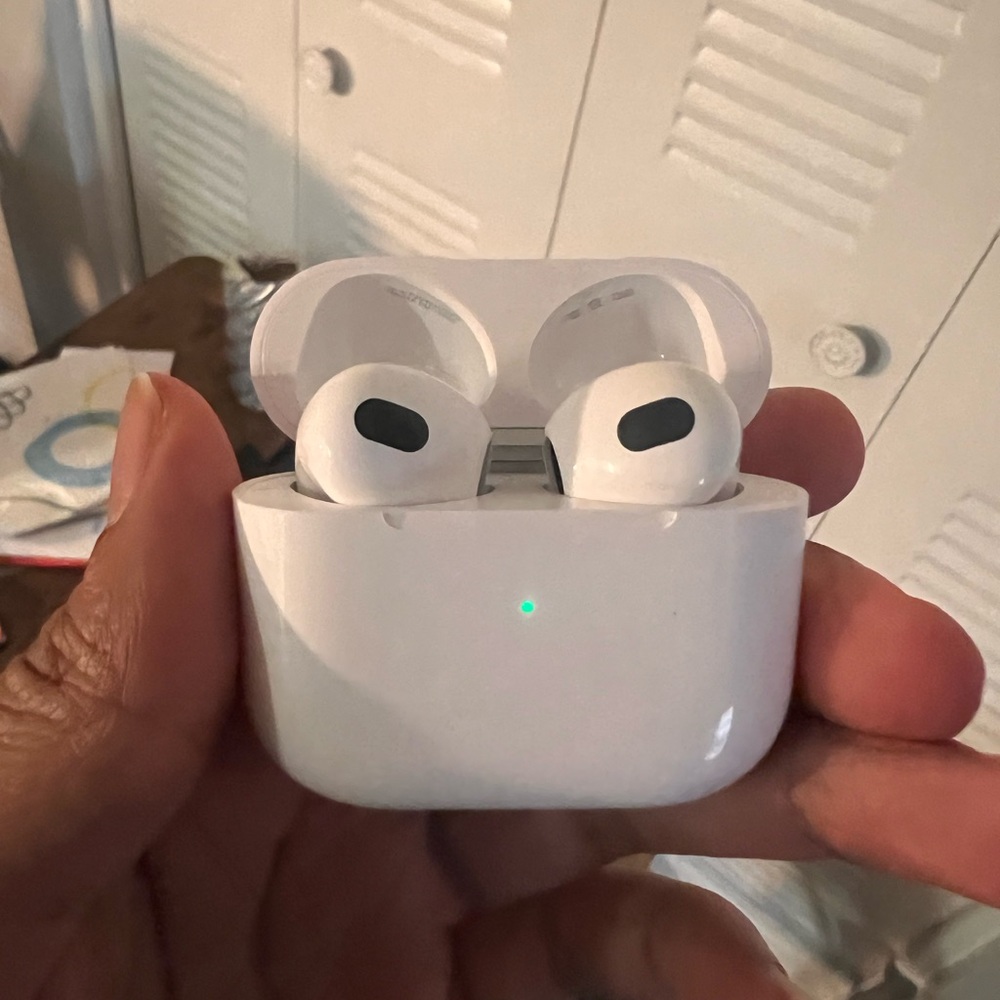 Apple AirPods 3 White Wireless Earbuds with Case